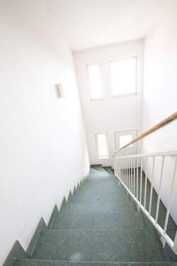 Treppenhaus.jpg - 3 Zimmer Etagenwohnung in Rüdnitz