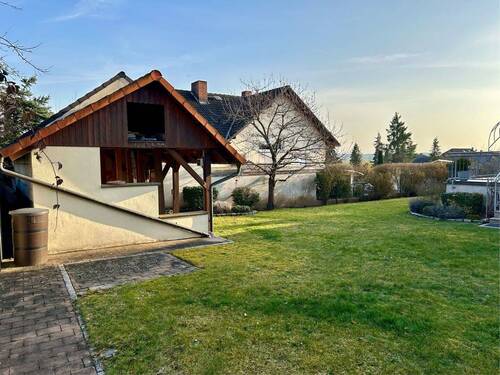 Gartenbereich (massives Nebengebäude) - 