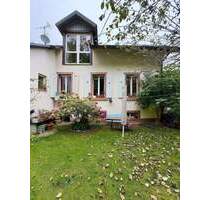 4,5-Zi-Whg 97qm mietfrei (ca. 114qm Grundfläche) mit Galerie + derzeit 2 Whg die m. 1 Türe zu einer Whg werden + in 4-FamHs + GartenHaus + Garten - Freiburg im Breisgau Günterstal