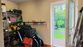 Garage mit Geräteraum (mit Zugang zum Garten) - 