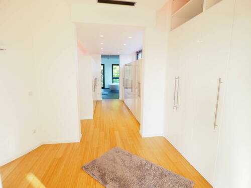 großer Ankleidebereich - 