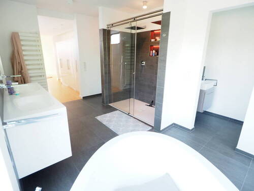 luxuriöses Badezimmer - 