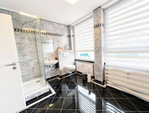 Bad mit WC - 3 Zimmer Etagenwohnung in Coburg