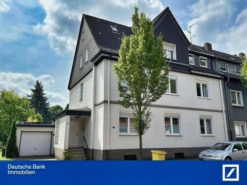 Frontansicht - Charmante 2-Zimmer-Wohnung mit Garten, Garage und Mansarde