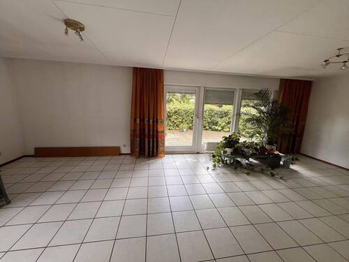 Wohnzimmer mit Zugang Terrasse - 
