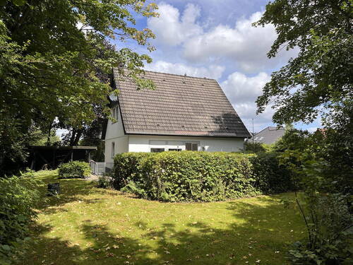 Blick vom Garten aus - Ruhige Lage mit grossem Garten am Ende einer Stichstraße mit Vollkeller