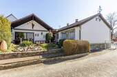 Remax Bauschheim-87 - Bungalow mit 2 Wohneinheiten (separate Eingänge) in schöner Bauschheimer Lage