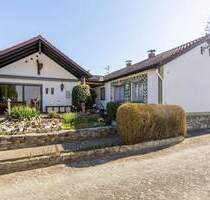 Bungalow mit 2 Wohneinheiten (separate Eingänge) in schöner Bauschheimer Lage - Rüsselsheim / Bauschheim