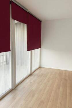 Zimmer 3 mit Balkon - 3 Zimmer Etagenwohnung in Wolfsburg