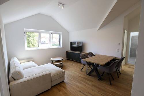 Dachgeschoss links-Wohnen-Essen - ** Feldrandlage** Vollmöblierte Dachgeschoss-Wohnung mit Einbauküche