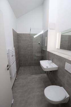 Dachgeschoss links-Bad - 