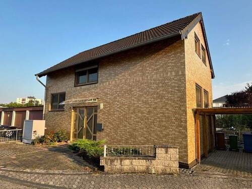 Hausansicht - 4 Zimmer Einfamilienhaus zur Miete in Neuwied