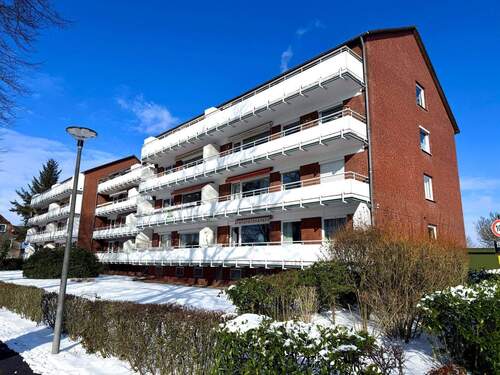 Hausansicht - Ideale Wohnung für Senioren im Hochparterre