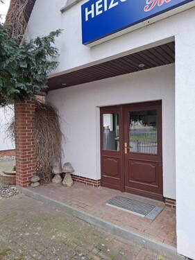 Eingang Bürogebäude - 