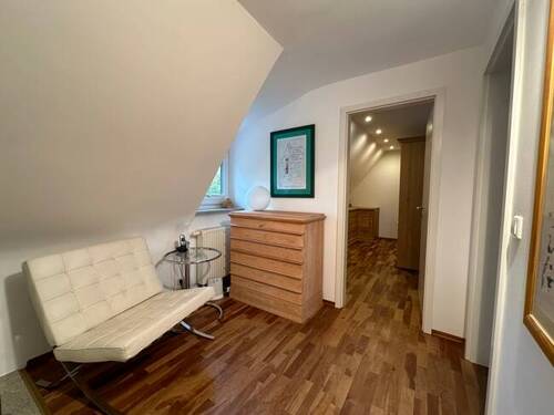 Flur 1. OG Blick vom Büro oder Kinderzimmer - 