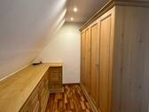 Schlafzimmer begehbarer Schrank 1. OG - 