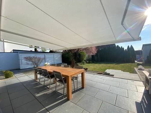 Terrrassen und Gartenansicht vom Wohnzimmer - 4 Zimmer Einfamilienhaus in Fürth