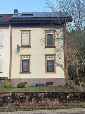 Straßenansicht - Historische DHH in ruhiger, zentrumsnaher Wohnlage von Mettlach