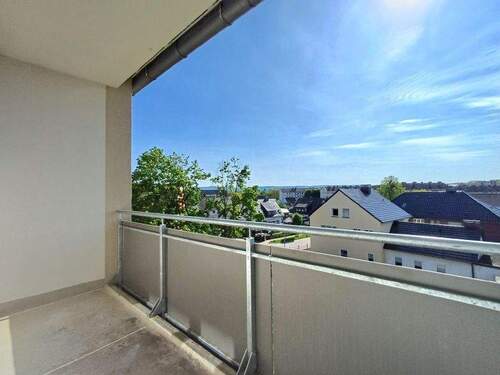 20250429_161723_resized_1 - Sanierte 3-Zimmer-Wohnung mit Balkon