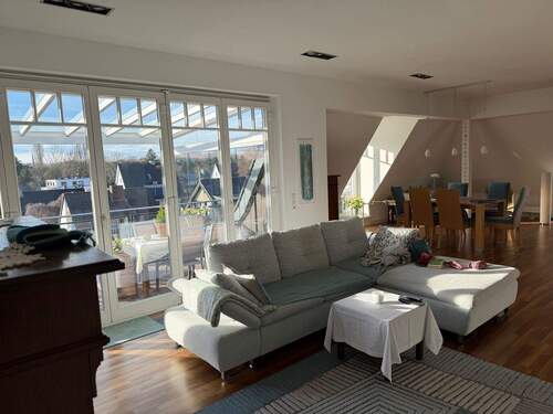 Wohnzimmer - Luxuriöse Penthousewohnung am Westerberg mit geräumigen Südbalkon, Garage und Stellplatz