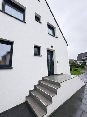 Eingang - Sanierte ein Familienhaus - 999.000,00&nbsp;EUR Kaufpreis, ca.&nbsp; 200,00&nbsp;m&sup2;&nbsp;Wohnfl&auml;che