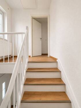 Treppe - Einfamilienhaus mit 200,00 m&sup2; in Gerlingen zum Kaufen