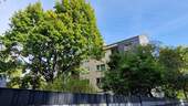 Rückansicht - Bevorzugte Lage - gepflegtes Haus - Balkon mit schönem Blick ins Grüne.
