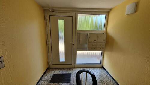 Hauseingang - Etagenwohnung mit 78,00 m² in Oberhausen zum Kaufen