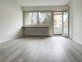 Wohnzimmer - 500€ Gutschein* Renovierte 3-Zimmer-Wohnung mit Balkon *Werdohl-Riesei*