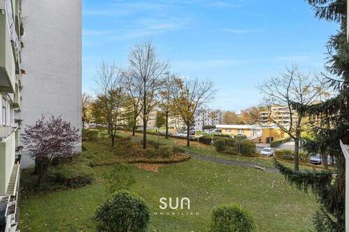 BALKON MIT GARTENBLICK - 