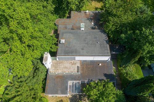 derzeit inkl. Schwimmbad und Dachterrasse - 