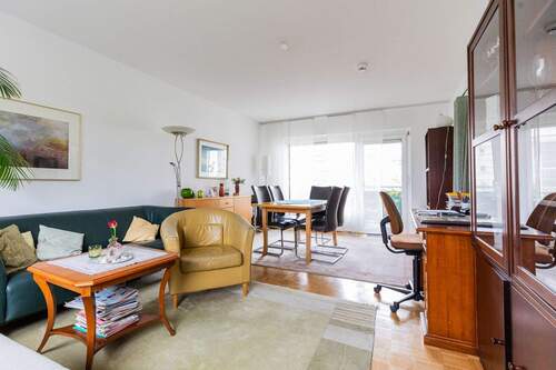 Ansicht 2 Wohn -und Esszimmer - 2 Zimmer Etagenwohnung zum Kaufen in Wiesbaden