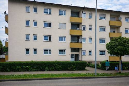 Ansicht von vorne - 4 Zimmer Etagenwohnung zum Kaufen in Giengen