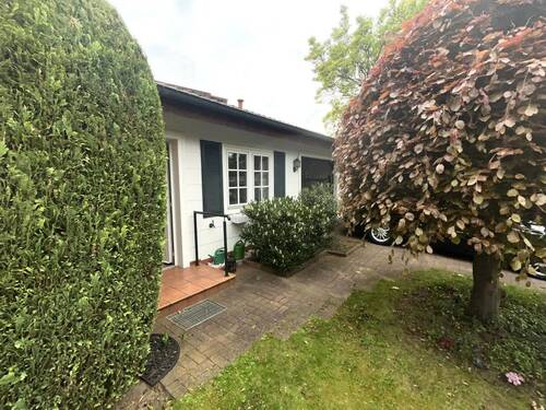 Hausansicht Vorderseite (2).JPEG - 3 Zimmer Einfamilienhaus zum Kaufen in Ellerbek