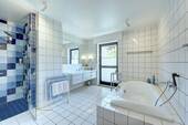 Badezimmer Erdgeschoss Hauptwohnung - 