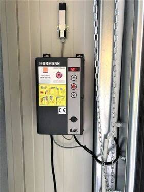 Elektrisches Rolltor mit Funkfernbedienung - 