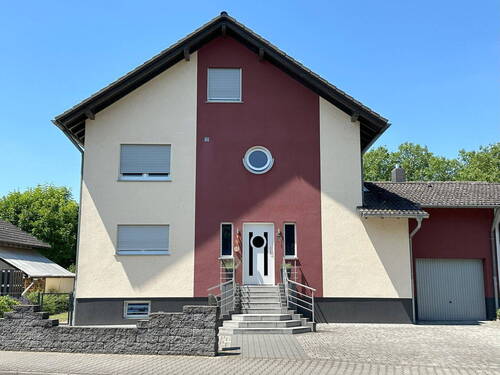 Hausansicht Vorne - Liebevoll renoviertes freistehendes Einfamilienhaus