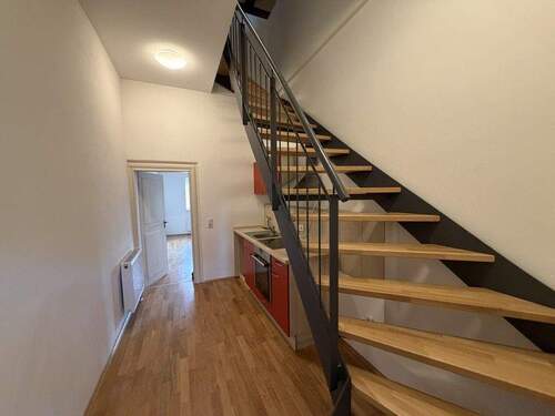 Treppe zum Dachgeschoss - Etagenwohnung mit 84,00 m&sup2; in Erlangen zur Miete