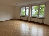 Wohnzimmer - Frisch modernisierte 3-Zimmer- Wohnung mit kleinem Balkon in BA - Zentrum