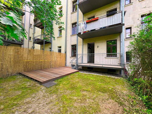 Blick vom Garten - Zentrumsnahe 3-Zimmer-Wohnung mit Park vor der Haustür