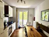 Bild 1 - Charmante und großzügige Altbauwohnung mit Balkon !