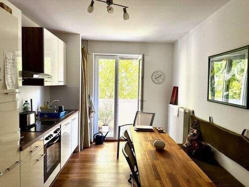 Bild 1 - Charmante und großzügige Altbauwohnung mit Balkon !