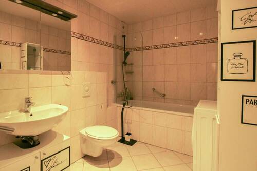 03 Badezimmer - 2 Zimmer Einfamilienhaus in Bad Salzuflen