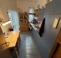 2 Raum Wohnung mit Balkon Einbauküche Parkett Eckwanne in der Fritz-Büchner-Straße - Erfurt Johannesvorstadt