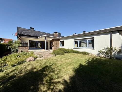 Terrasse und Anbau - 7 Zimmer Bungalow zum Kaufen in Lage