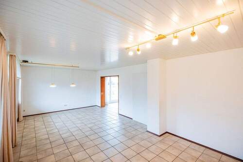 Wohnzimmer_Ansicht 1 - 6 Zimmer Einfamilienhaus in Ginsheim-Gustavsburg