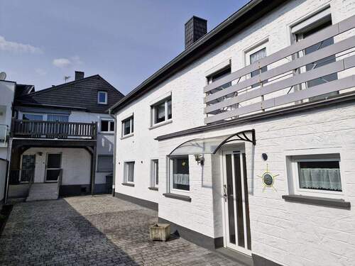 beide Immobilien - Siegburg Stallberg: 2 Immobilien mit Doppelgarage warten auf Sie