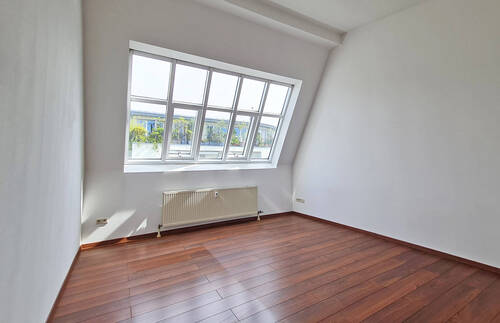 Raum 1 - 4-Zimmer-Dachgeschosswohnung im klassischen Altbau