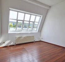4-Zimmer-Dachgeschosswohnung im klassischen Altbau - Berlin Friedenau
