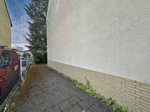 Einfahrt - 6 Zimmer Mehrfamilienhaus, Wohnhaus in Mühlheim